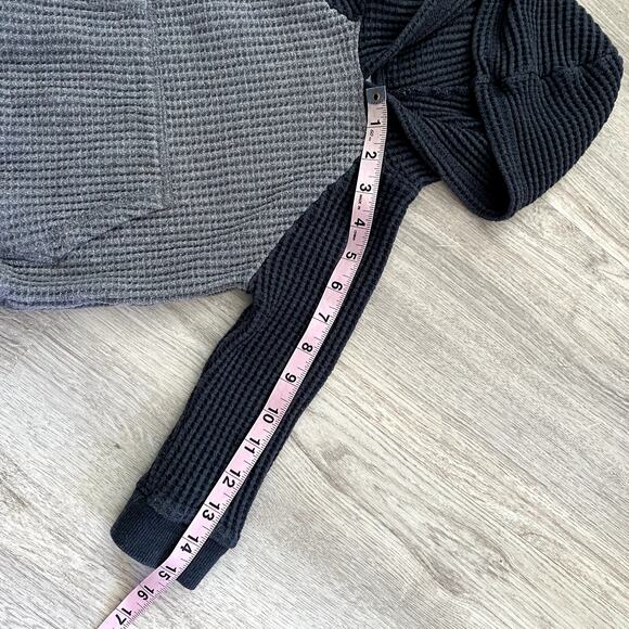 Cat & Jack 2-piece waffle sweatshirt and jogger pants set in Gray 18M - Picture 4 of 10